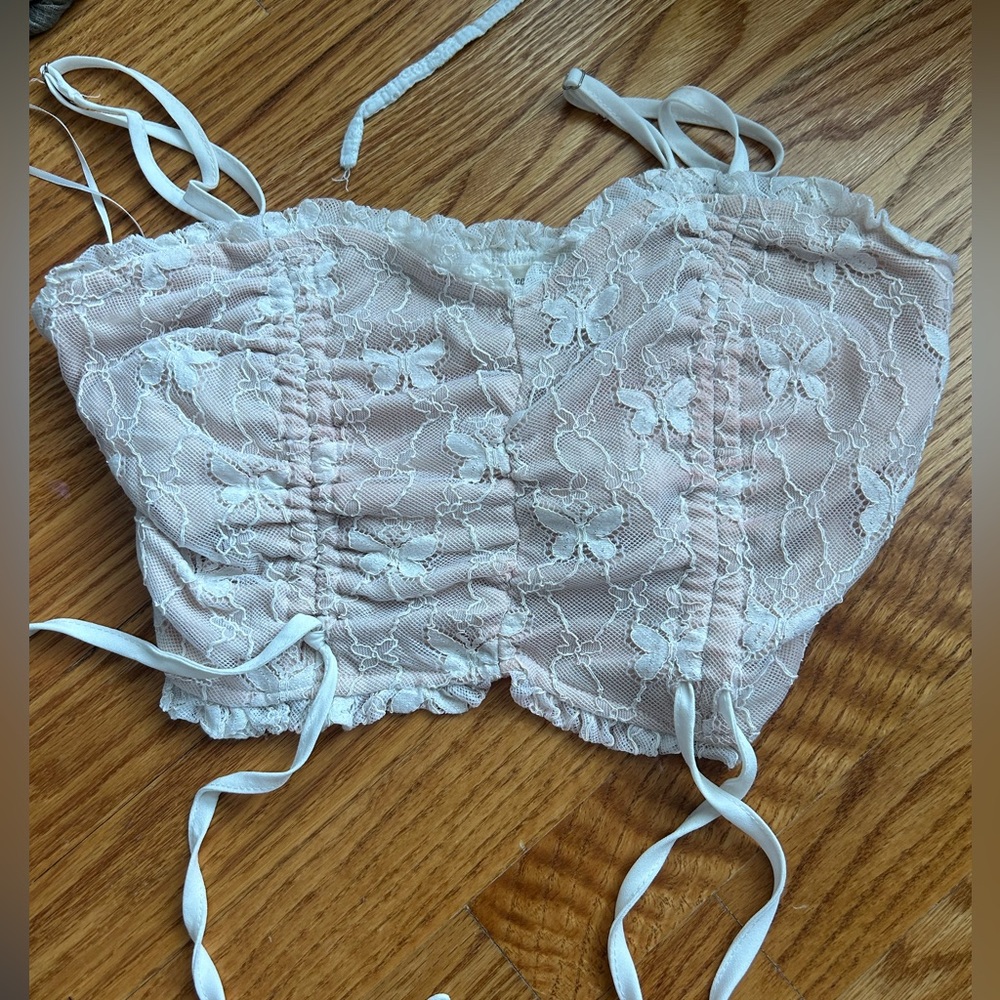 Butterfly lace cropped tank top